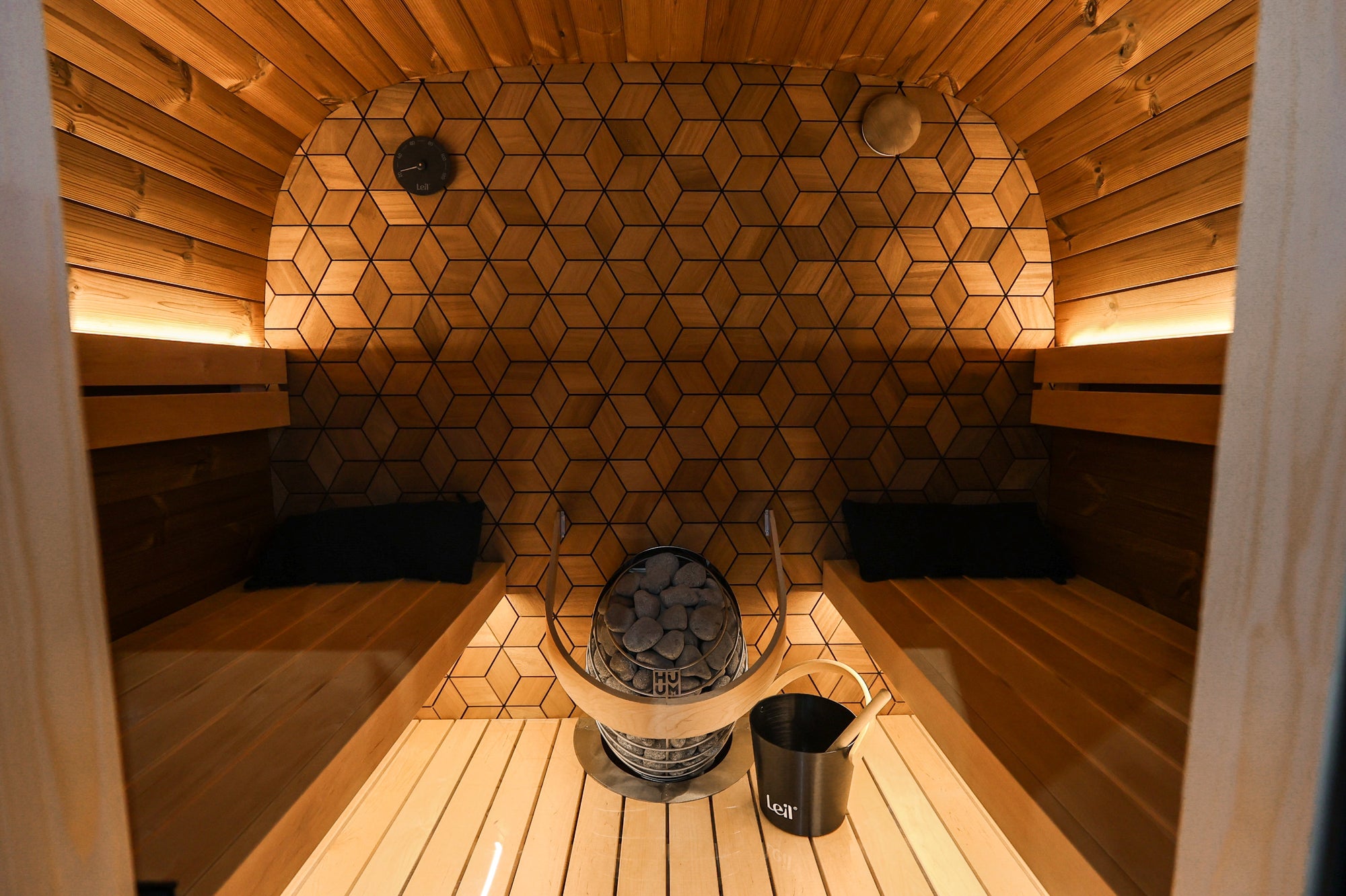 4 Person Outdoor Sauna - Leil® Black Cube Premium