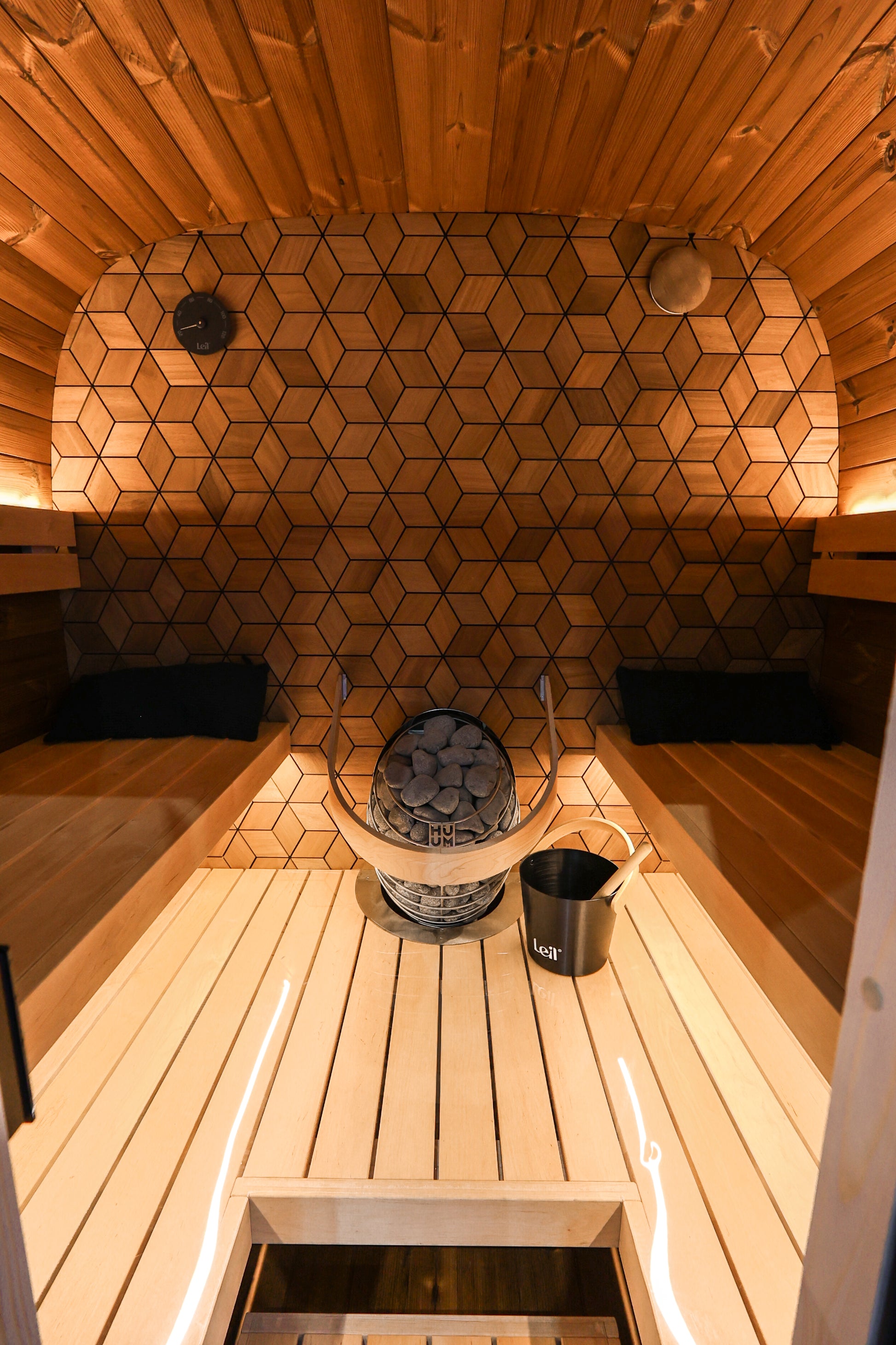 4 Person Outdoor Sauna - Leil® Black Cube Premium