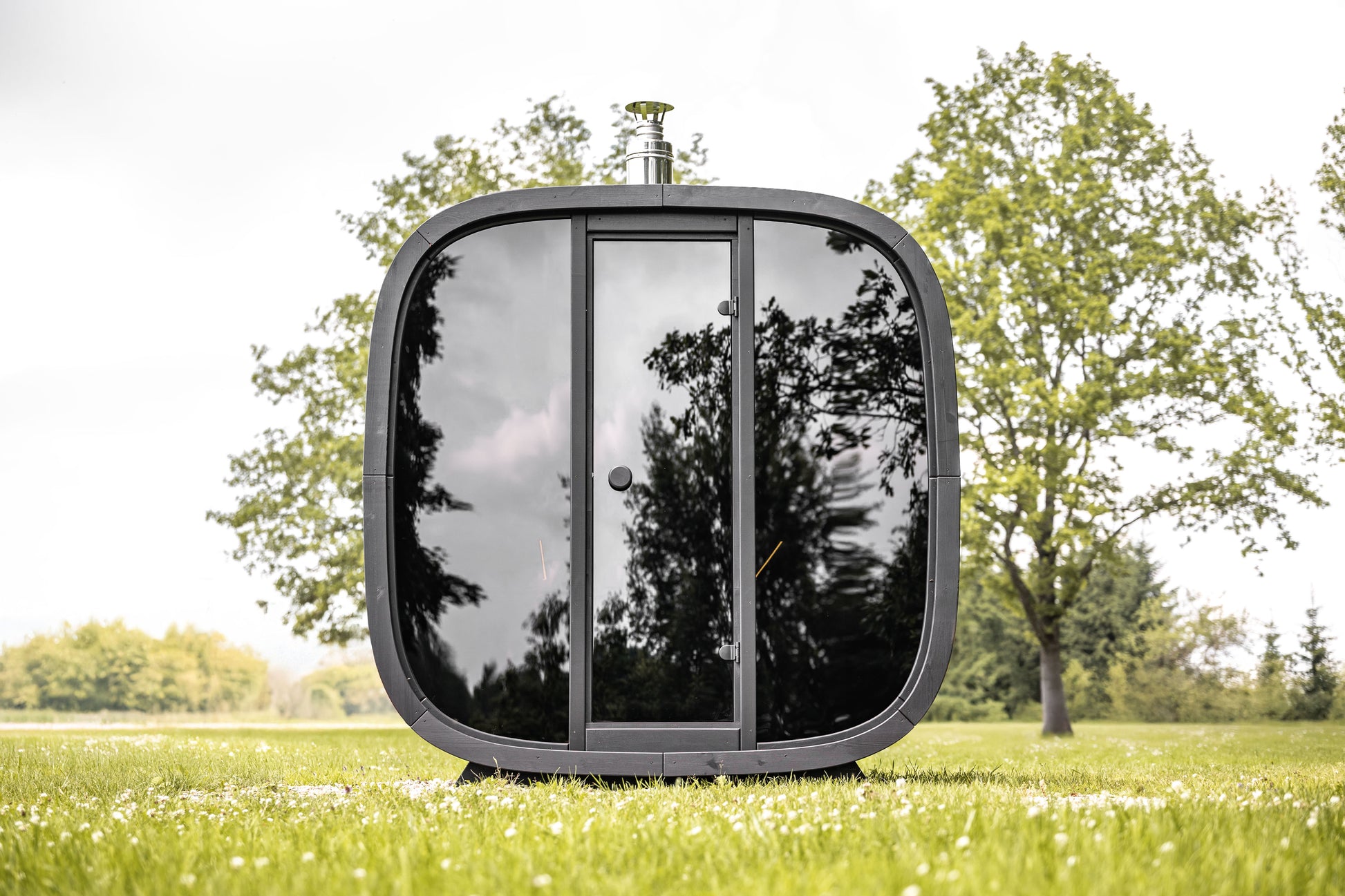 6 Person Outdoor Sauna - Leil® Black Cube Comfort