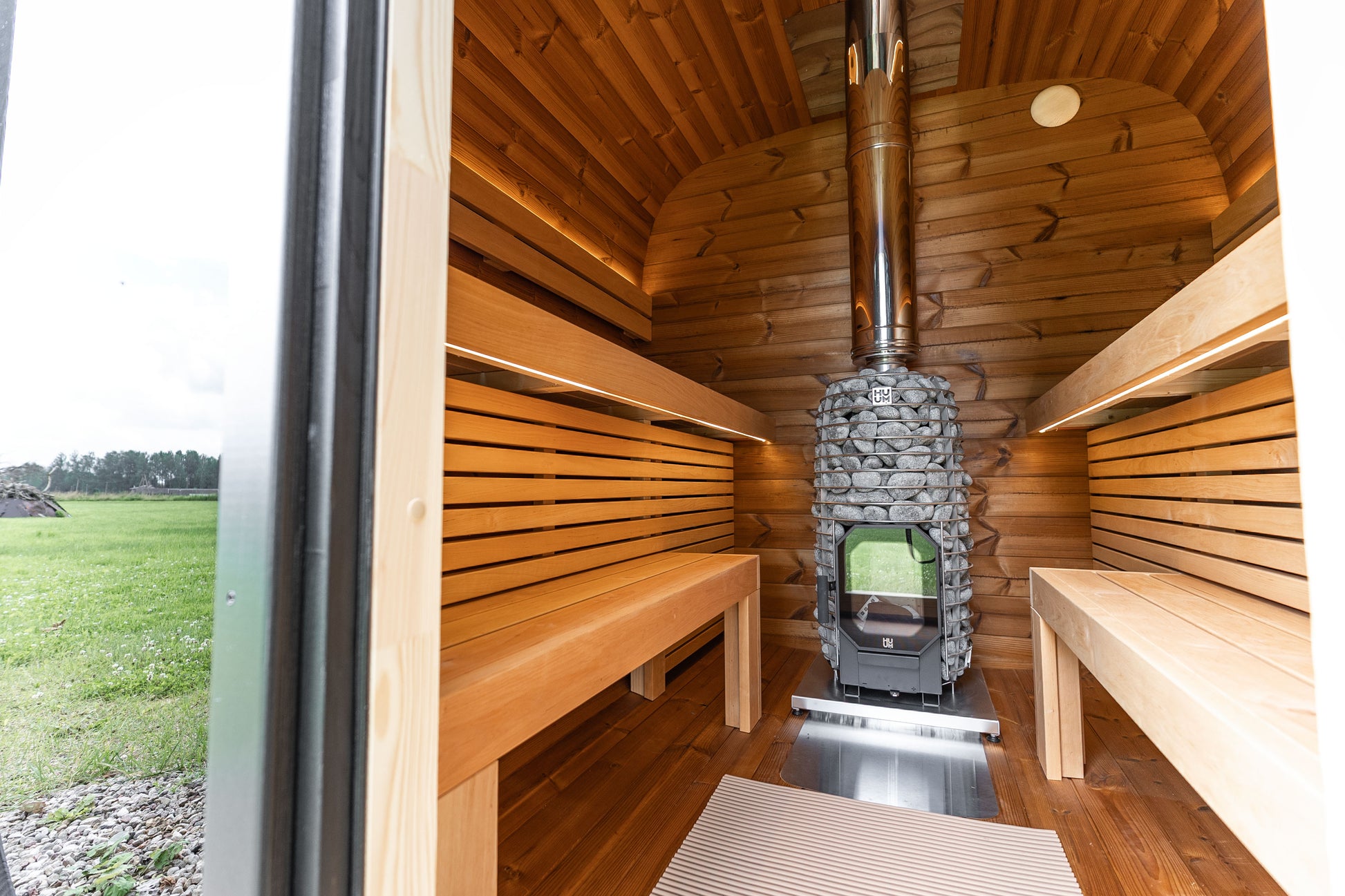 6 Person Outdoor Sauna - Leil® Black Cube Comfort