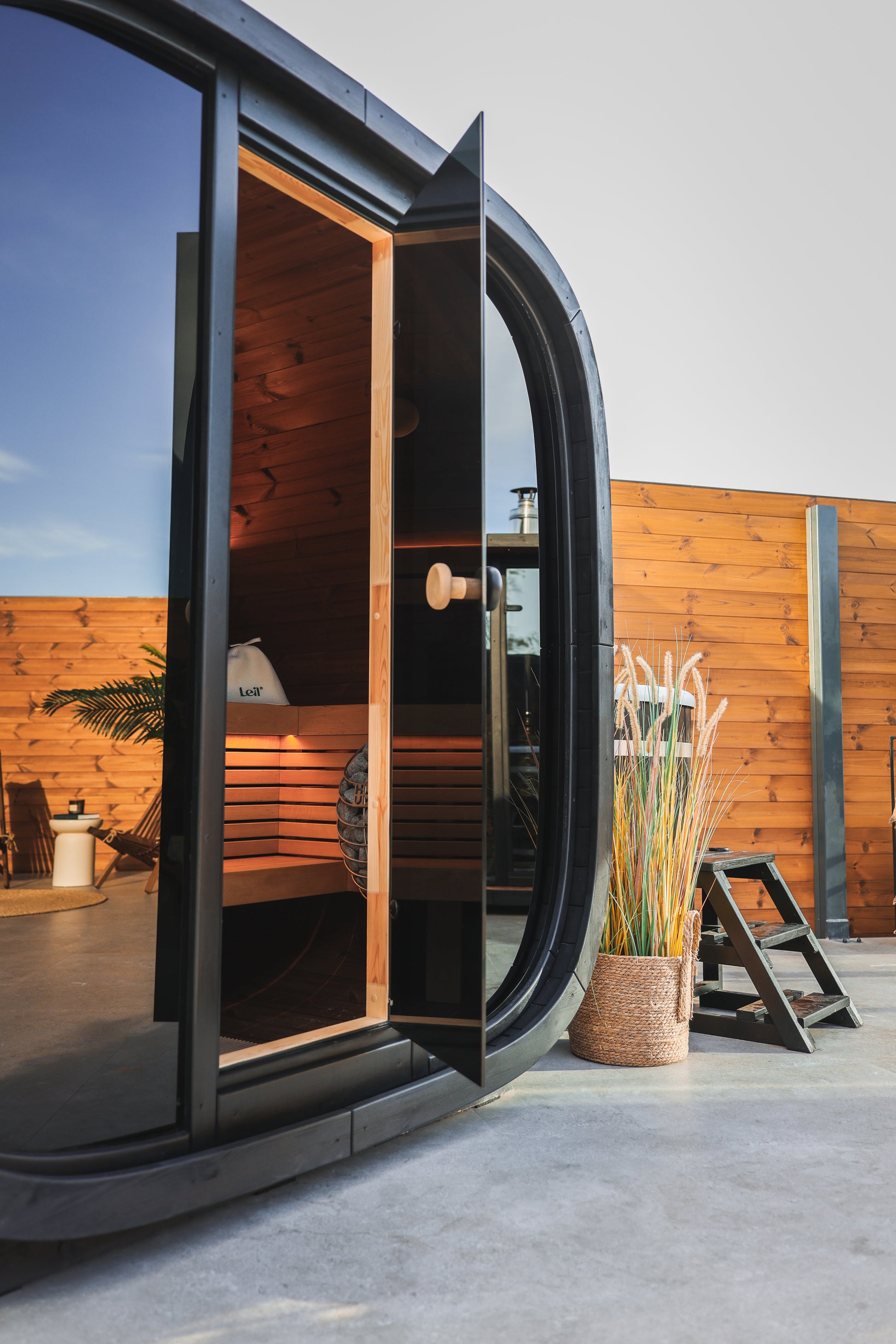 4 Person Outdoor Sauna - Leil® Black Cube Classic
