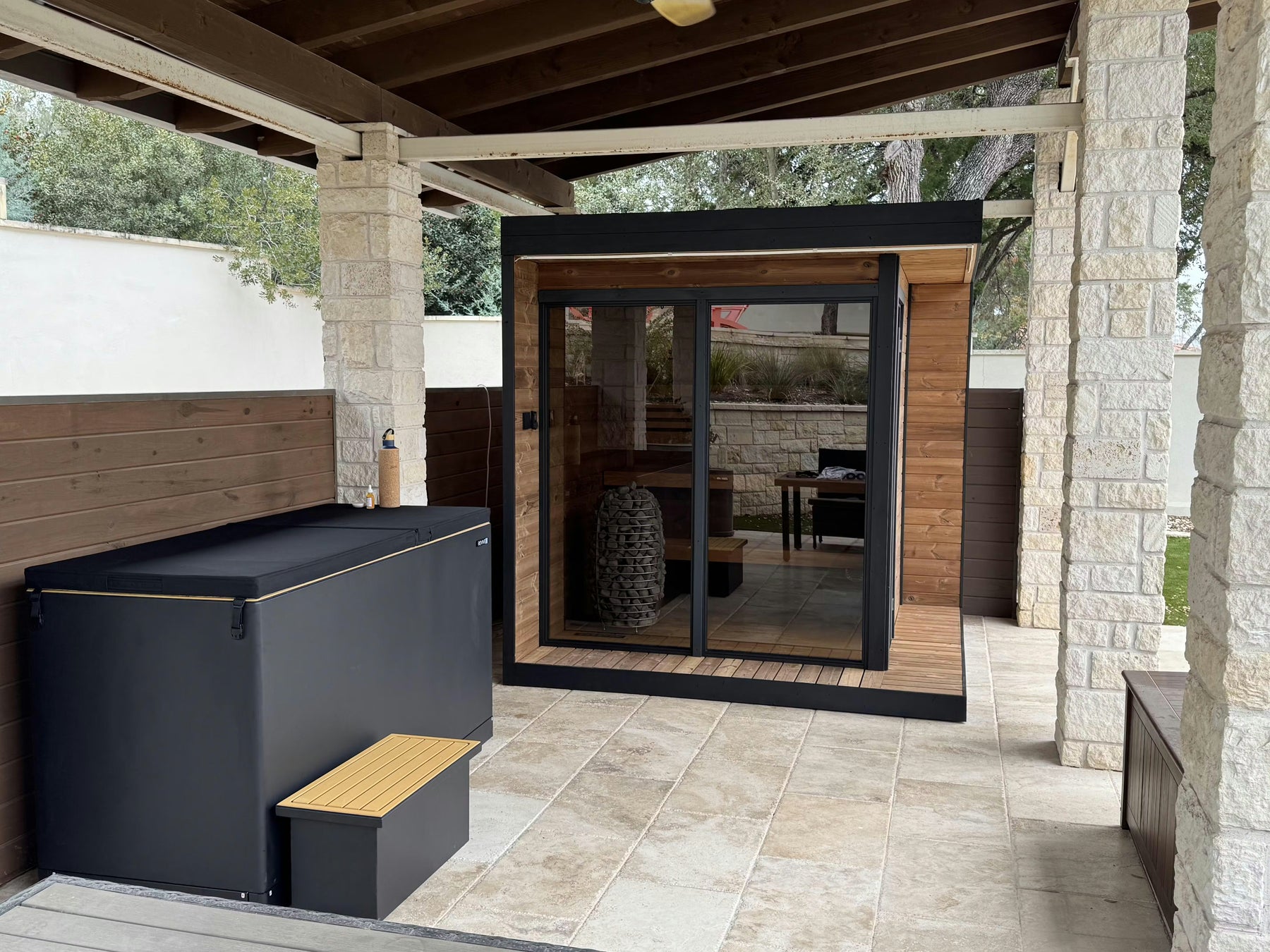 6 Person Modern Outdoor Sauna on covered patio in Texas, with Luxury Cold Plunge, GL6, Öli Saunas