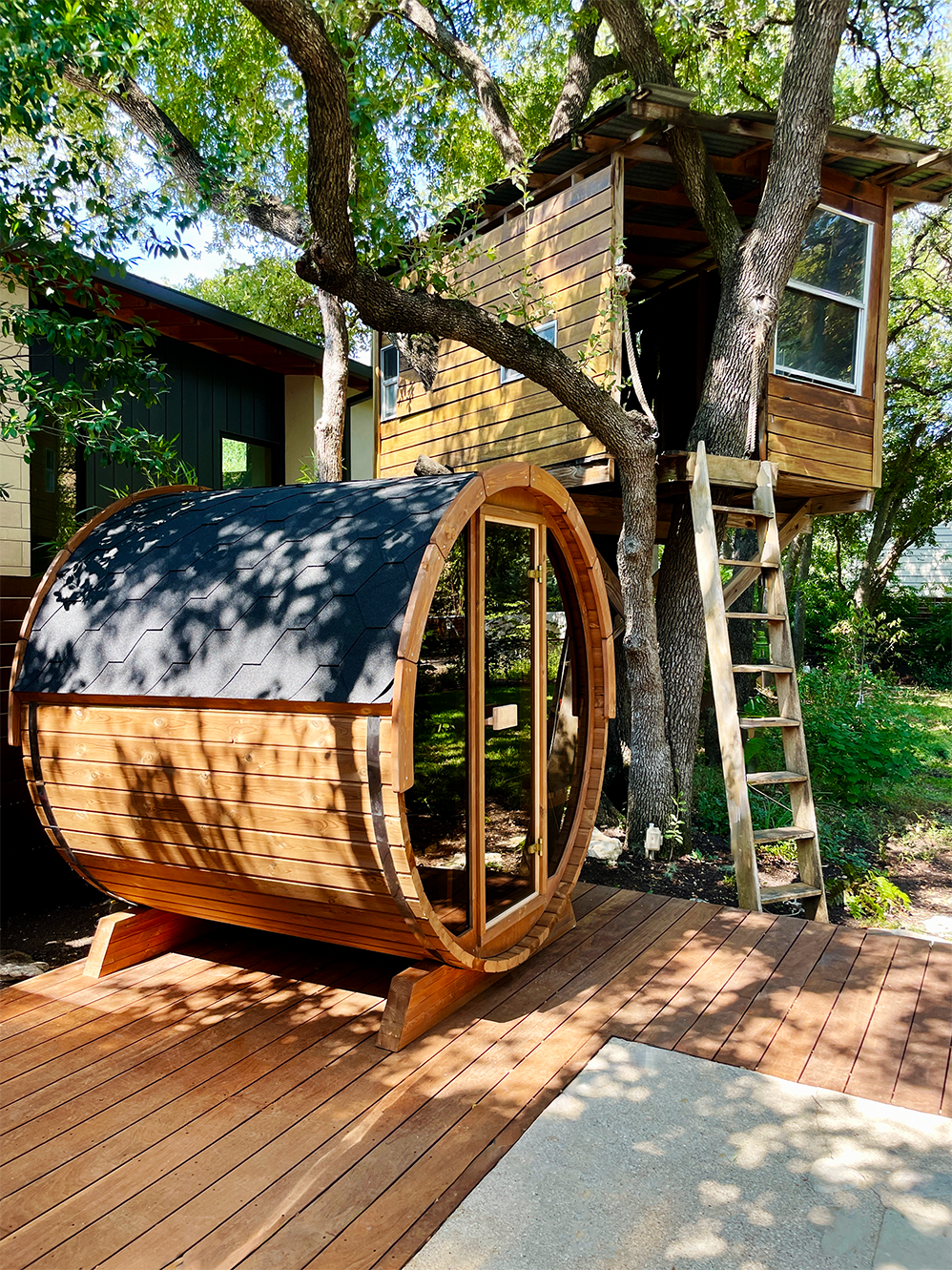 4 Person Outdoor Barrel Sauna installed on a wooden deck in Texas, E7G, Öli Saunas