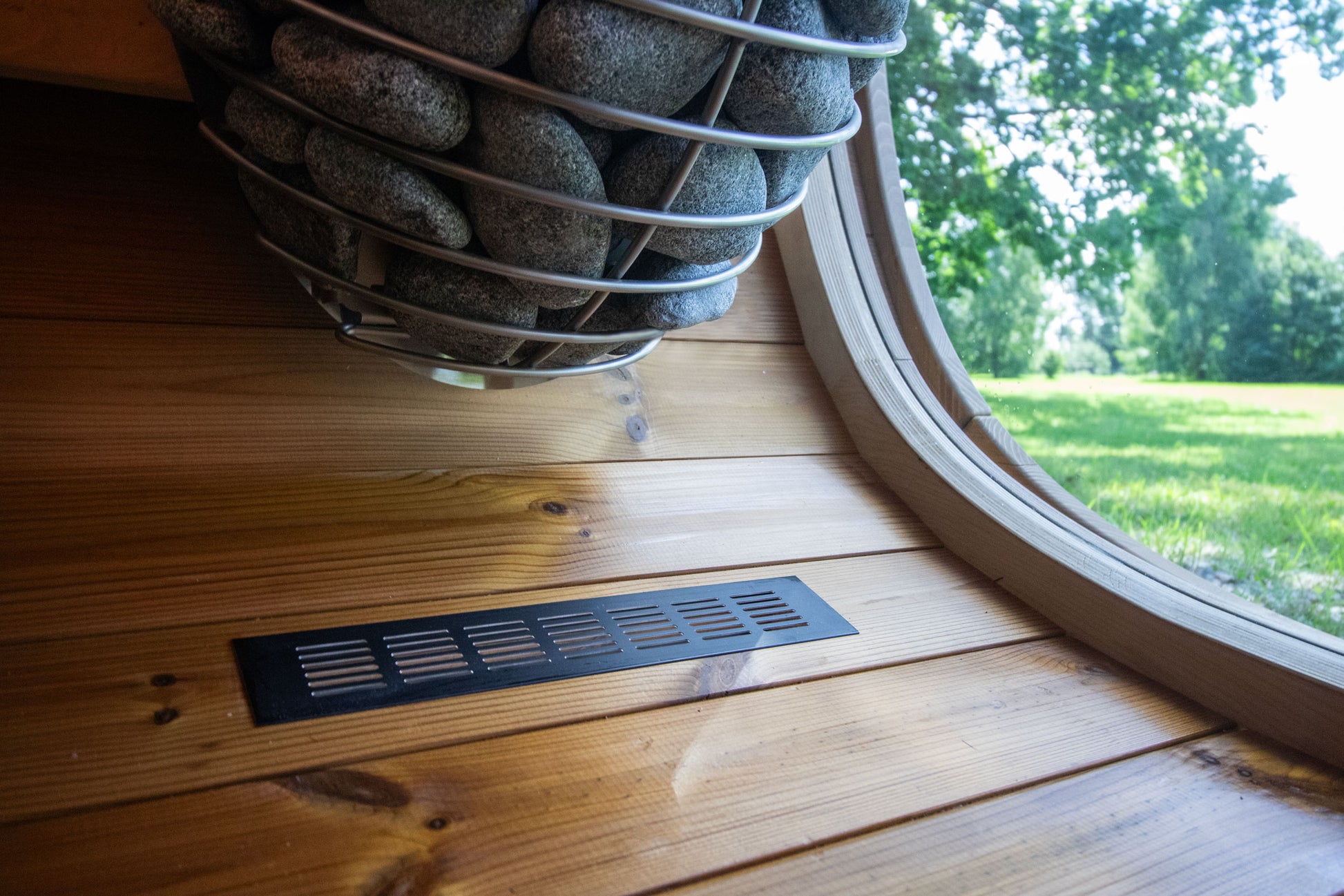 4 Person Outdoor Sauna - Leil® Black Cube Classic